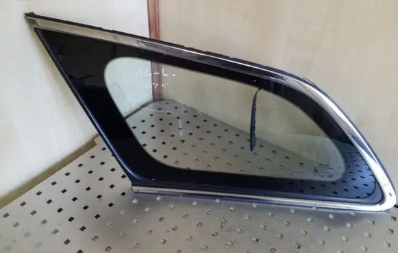 Toyota Avensis T270 Rear side window