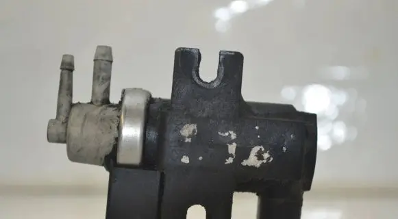 Audi A4 S4 B7 8E 8H Vacuum valve 72290313 8E0906627C 04T127