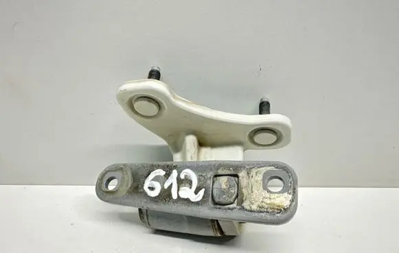 Mercedes-Benz C W204 Front door lower hinge 