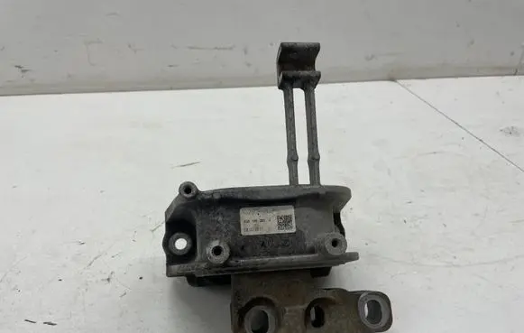 Volkswagen PASSAT B8 Engine mount bracket 3Q0199262
