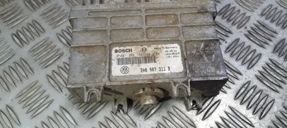 Volkswagen PASSAT B4 Engine control unit/module 3A0907311B 0261203788