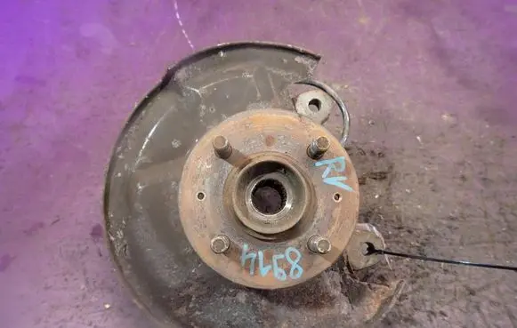 BMW X3 F25 Front wheel hub spindle knuckle 