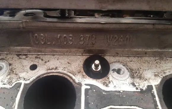 Volkswagen Golf VI Engine head 03L103373
