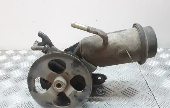 Toyota Yaris Power steering pump