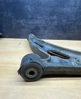 Volkswagen Touran I Front lower control arm/wishbone 1K0407153