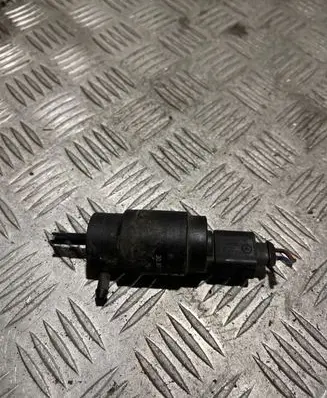 Mercedes-Benz CLS C219 Windscreen/windshield washer pump 3090179