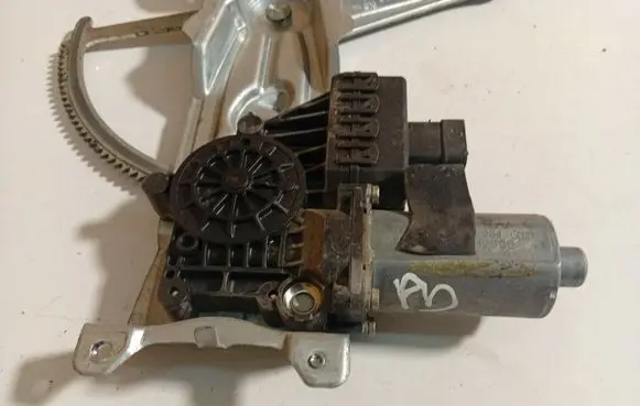 Opel Astra G Front door window regulator motor 90521882