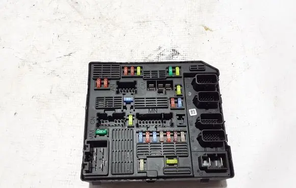 Renault Scenic III - Grand scenic III Fuse module 284B69009R