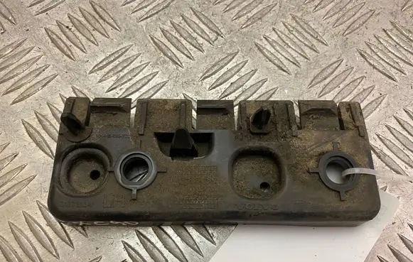 Volvo XC90 Fender mounting bracket 31378134