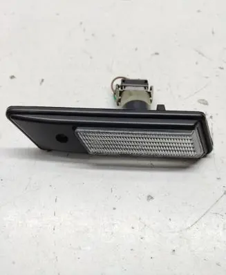 BMW 3 E30 Front fender indicator light E13010250 1378402 185008P1