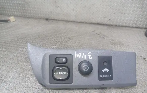 Wing mirror switch