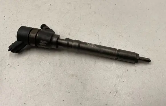 KIA Carens II Fuel injector 0445110064