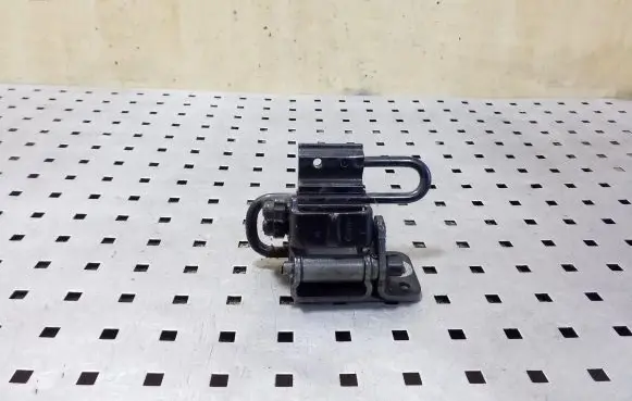 Audi A6 S6 C5 4B Rear door lower hinge 4B0833411E