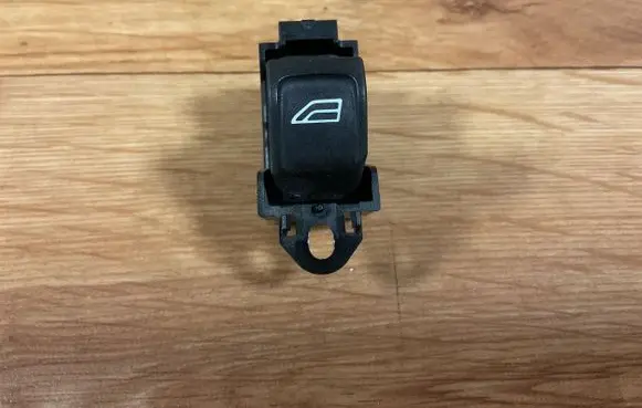 Volvo V70 Electric window control switch 30773272 03453310 90663080360571