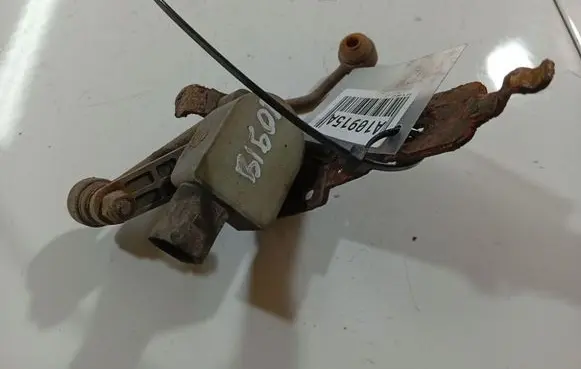 Audi A6 S6 C6 4F Front height sensor lever 