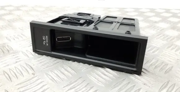 Volkswagen Touran II Head unit multimedia control 5N0035341G 5N0035342F
