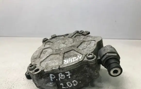 Volkswagen PASSAT B7 Vacuum pump 03L145100