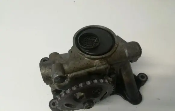 Audi A4 S4 B5 8D Oil pump 078115105 078115121C