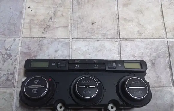 Volkswagen Golf Plus Climate control unit