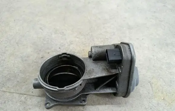 Volkswagen Touareg I Throttle body valve 07Z128069A
