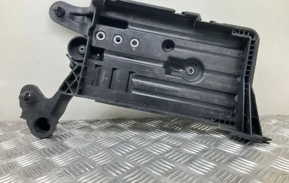 Skoda Octavia Mk3 (5E) Battery tray 5Q0915321H 5Q0915331J
