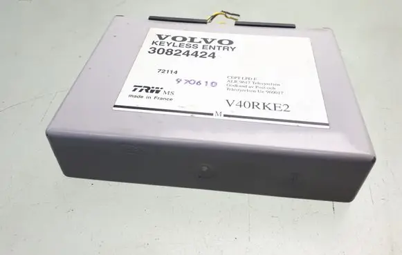 Volvo S40, V40 Door central lock control unit/module 30824424