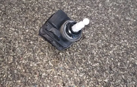 Mitsubishi Carisma Headlight level adjustment motor 00728232