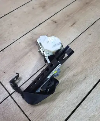 Mercedes-Benz E W212 Rear seatbelt A2128605985