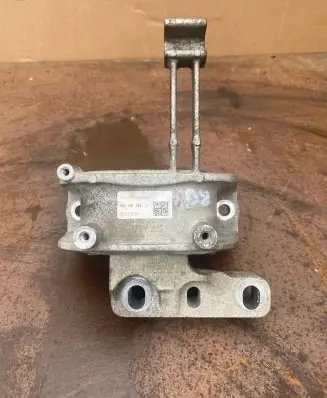Volkswagen PASSAT B8 Engine mount bracket 3Q0199262J 16012016 XXXXR116AG0BA0