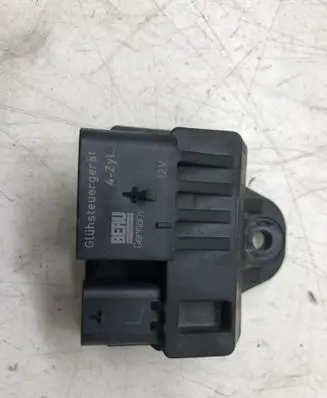 BMW 1 F20 F21 Glow plug pre-heat relay 857008702 0522120103