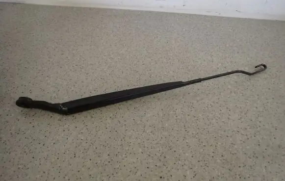 Nissan Note (E11) Front wiper blade arm 