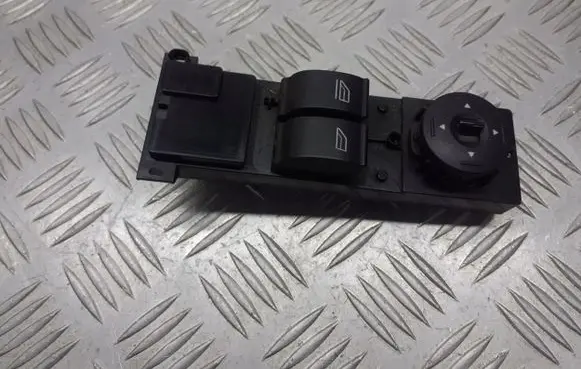 Ford C-MAX I Front door window switch trim 7M5T-14529-BA