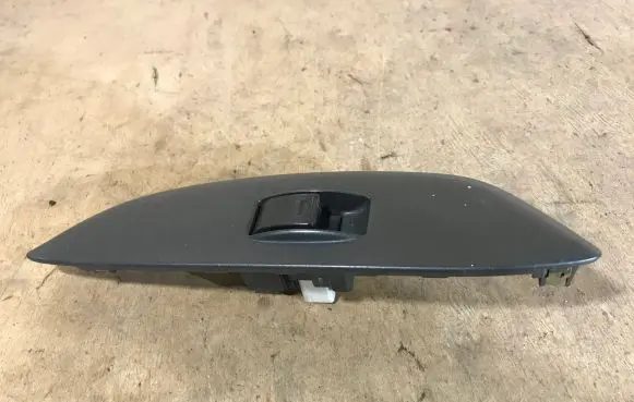 Toyota Yaris Electric window control switch