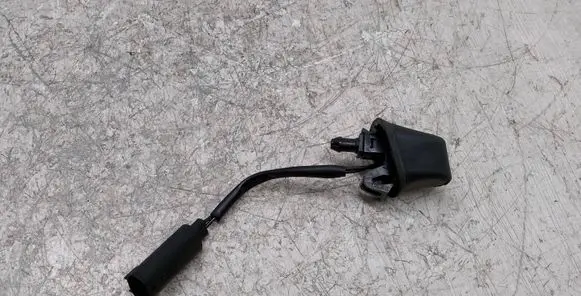 BMW 3 E90 E91 Windshield washer spray nozzle 713129906