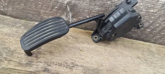 Volvo S70 V70 V70 XC Accelerator throttle pedal 9447135