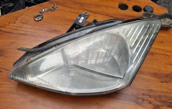 Ford Focus Headlight/headlamp XS4113006