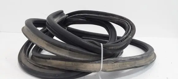 Volkswagen PASSAT B5.5 Trunk rubber seal (body) 