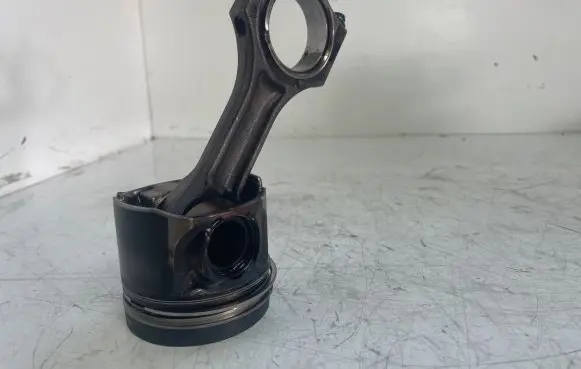 BMW X5 F15 Piston with connecting rod 84L110F125