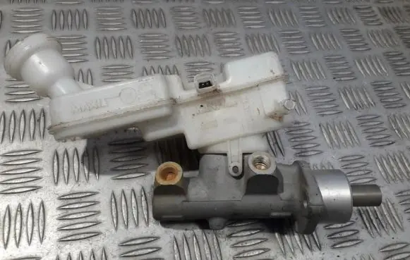 Master brake cylinder