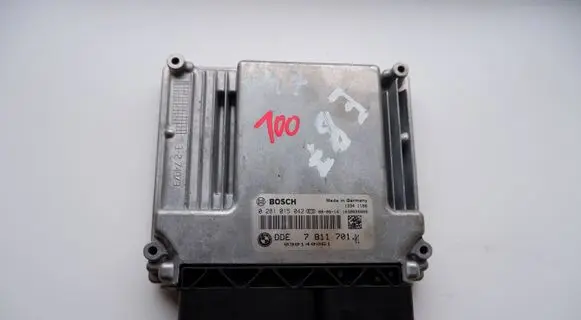 BMW 1 E81 E87 Engine control unit/module 7811701 0281015042