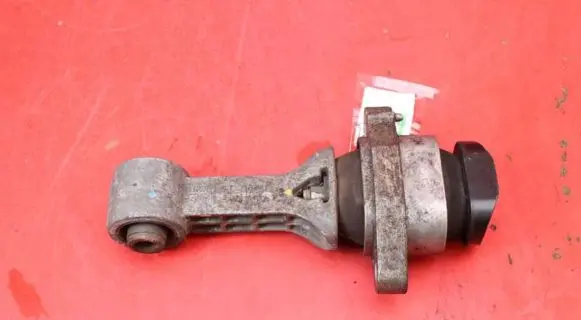 Engine mount vacuum valve