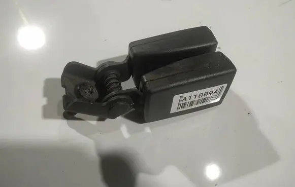 Opel Zafira B Rear seatbelt buckle 13143293
