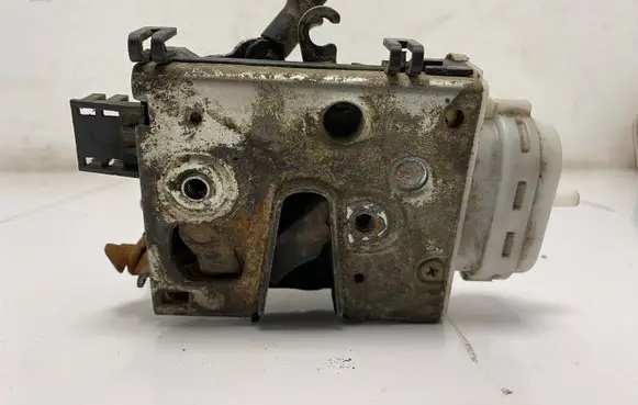 Audi 100 S4 C4 Front door lock 