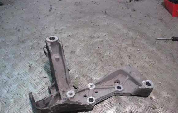 Volkswagen Golf V Front lower control arm/wishbone 1K0199296E