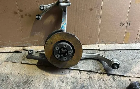 Front wheel hub spindle knuckle
