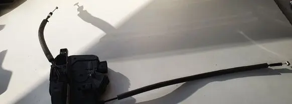 KIA Sportage Front door lock 813203U020