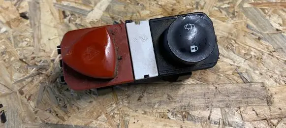 Renault Megane II Hazard light switch 8200107808 820010972