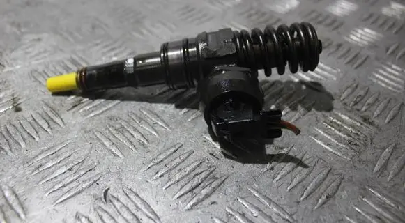 Skoda Roomster (5J) Fuel injector 0414720215