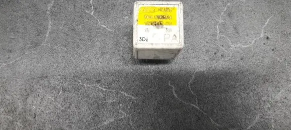 Ford Focus Fuel pump relay 90GG13L028AA