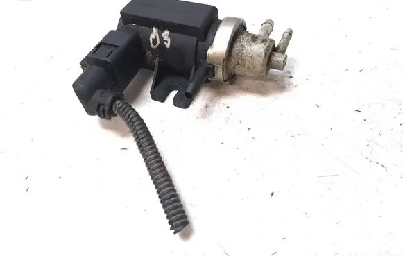 Volkswagen Touareg I Turbo solenoid valve 1J0906627A
